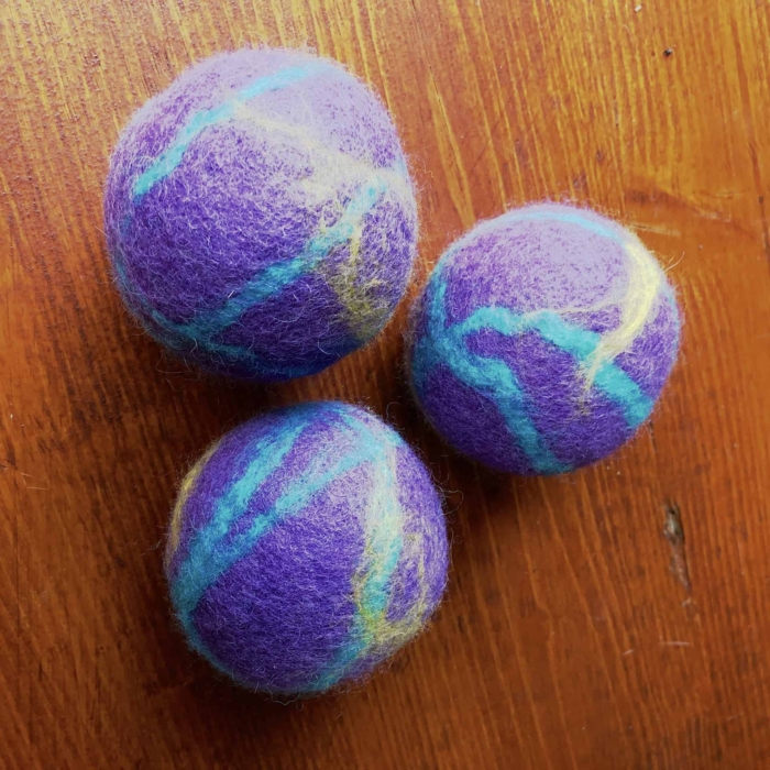 Tumble dryer balls purple