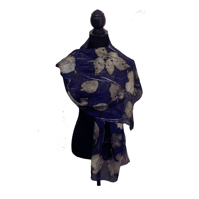 Sjaal donkerpaars met bladeren van aardbei, braam, framboos, rozenbottel en druif4